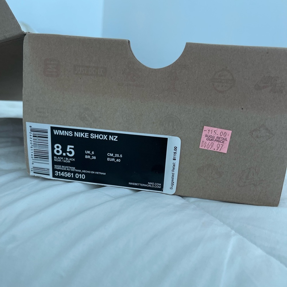 NIKE WOMENS SHOX! 8.5 new with box!